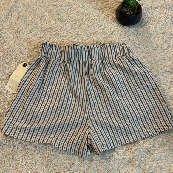 NWT Ci Sono Charcoal/White Striped Shorts Paperbag Waist Elastic size M - Picture 3 of 10